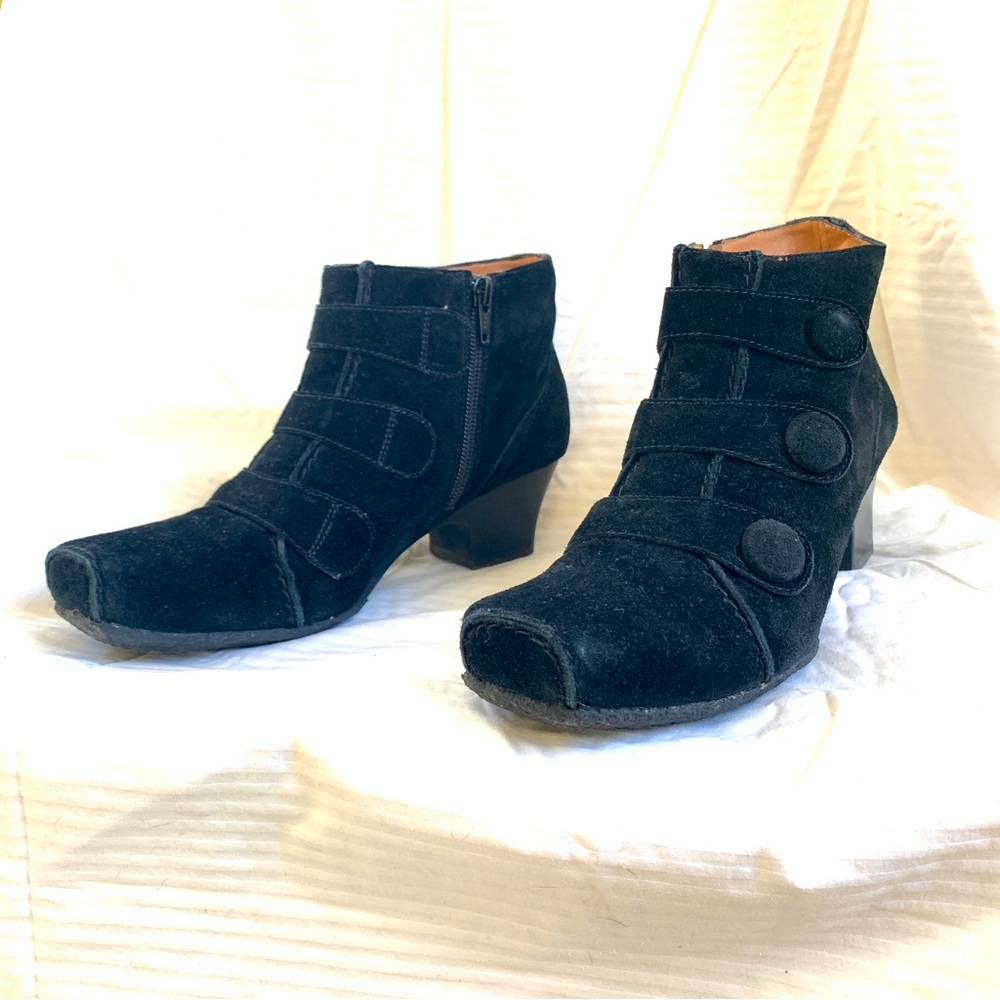 One Of 2 Black Suede Witchy heeled Booties 38.5